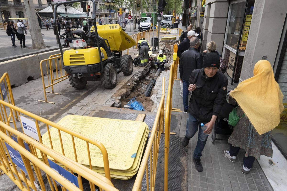 Barcelona 22/05/2025 Obras de la Rambla En la foto, obras en el lado Raval a la altura de carrer Elisabets Fotografía de Ferran Nadeu