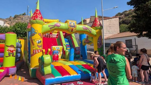 Los más pequeños disfrutaron de los hinchables.  | SERVICIO ESPECIAL