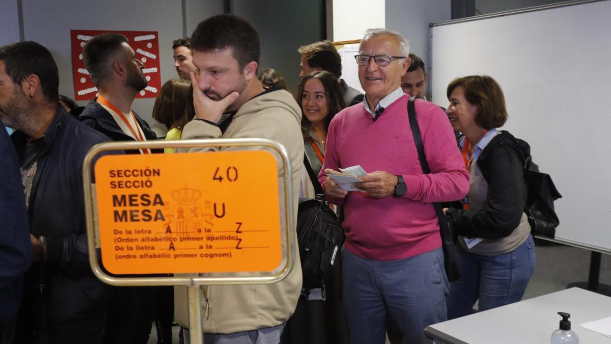Votación del candidato a renovar la alcaldía de València por Compromís, Joan Ribó