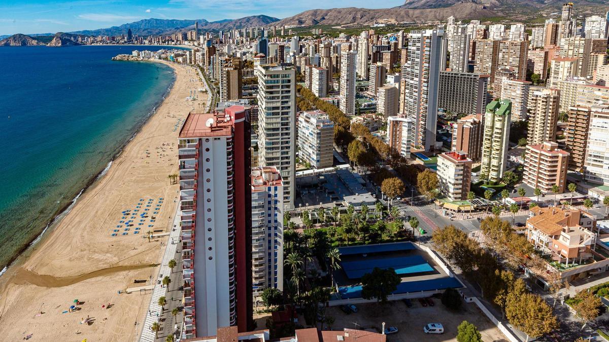 La ciudad de Benidorm encabeza la caída de los alquileres.