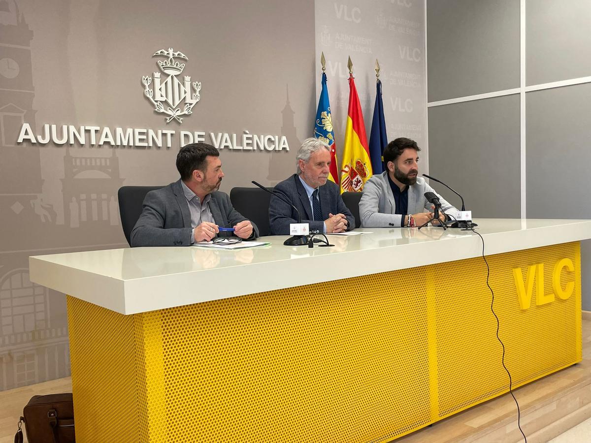 El acto de presentación se celebró en la Sala de Prensa del Ayuntamiento de València y contó con el concejal de Deportes del Ayuntamiento de València, Javier Mateo; el concejal de Sanidad y Consumo, Emiliano García, y el director general de Salud Pública, Julio Máñez.