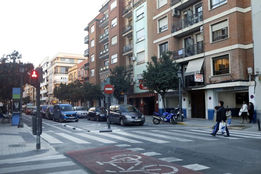 Atascos en la av Burjassot por el carril bici