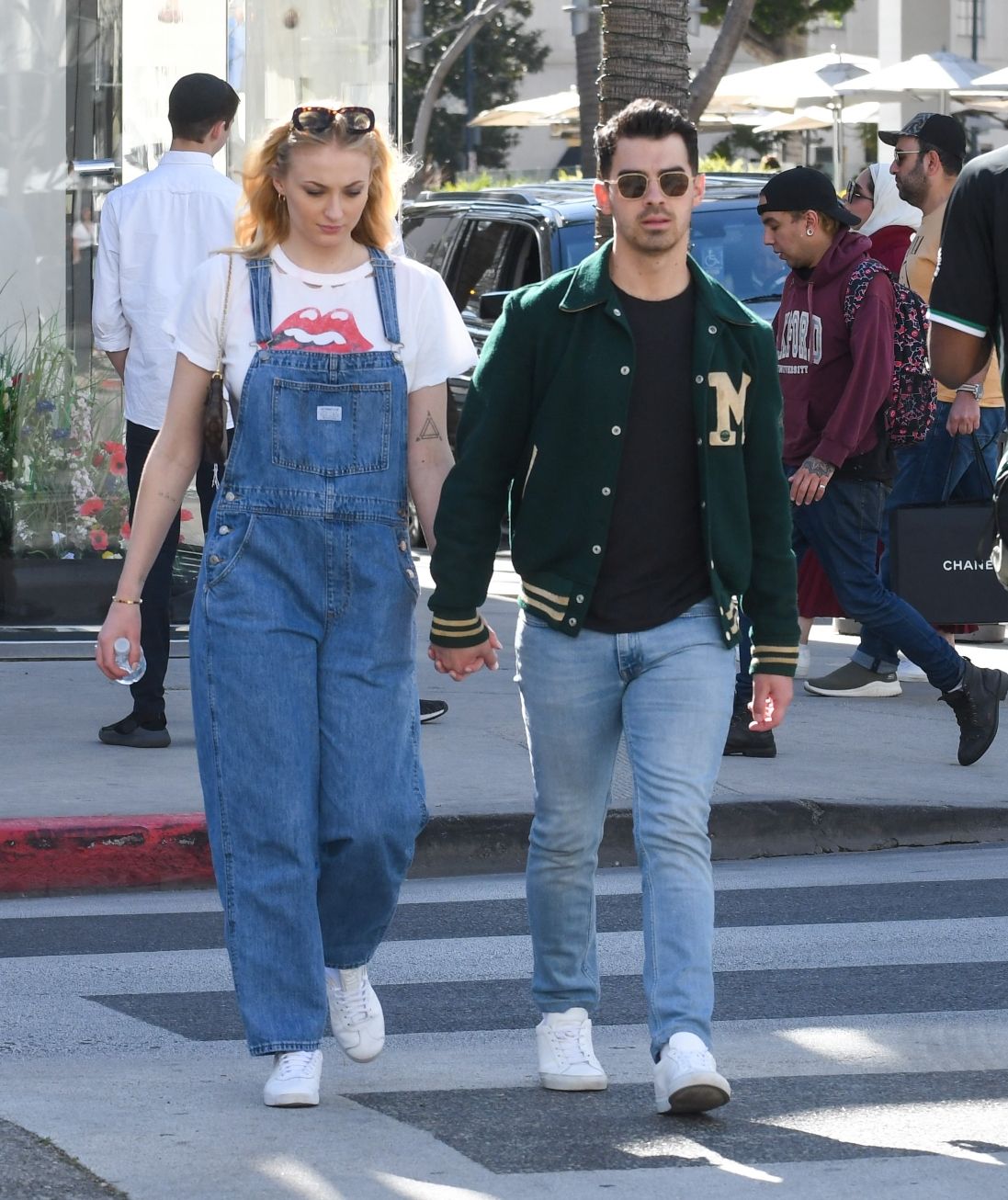 Sophie Turner y Joe Jonas por las calles de Los Ángeles