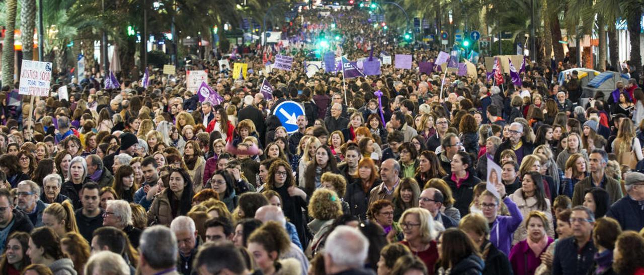 Imagen de la última manifestación por el Día de la Mujer en Alicante. ÁLEX DOMÍNGUEZ
