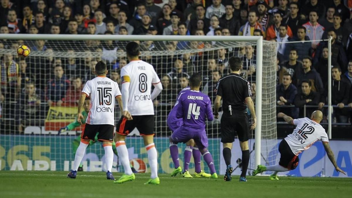 Zaza marca el primer gol del Valencia