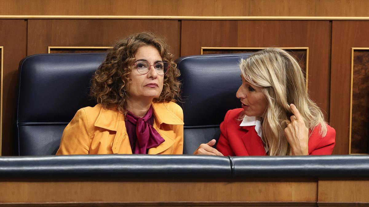 La vicepresidenta primera, María Jesús Montero, y la vicepresidenta segunda, Yolanda Díaz, esta semana en el Congreso.