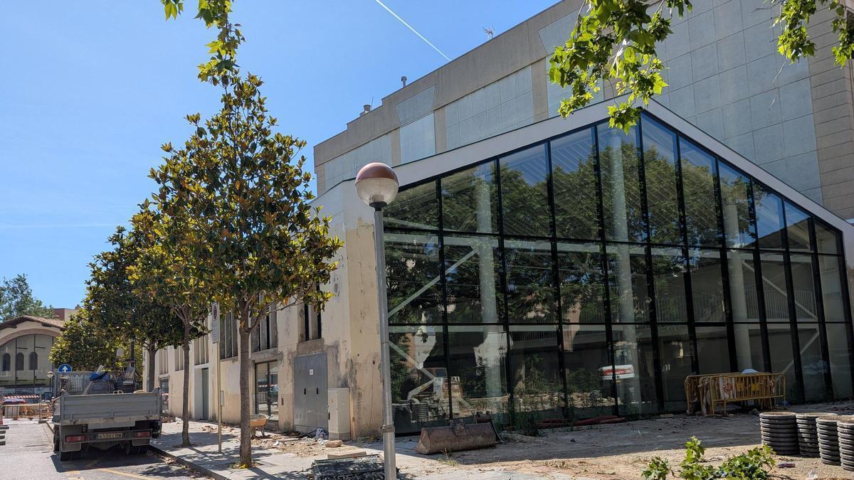 Inicio de las obras en el Mercat de la Vila de Cambrils, esta semana.