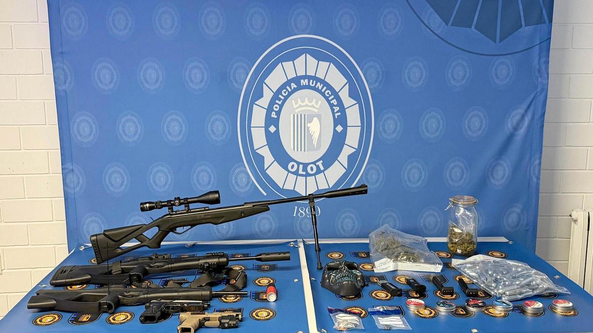 Les armes d'aire comprimit requisades a Olot.