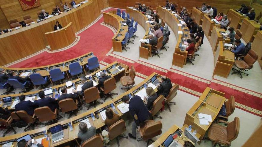 Un momento del pleno celebrado ayer en el Parlamento. // Xoán Álvarez