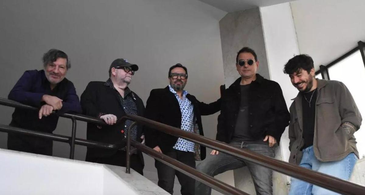 Alberto Vizcaíno, a la izquierda, junto al grupo Psiconautas