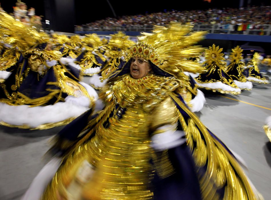 Brasil se sumerge en los carnavales