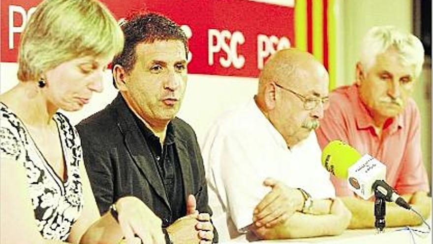 Consol Cantenys, Narcís Casassa, Jordi Gironès i Martí Nogué ahir a la seu del PSC a Girona.