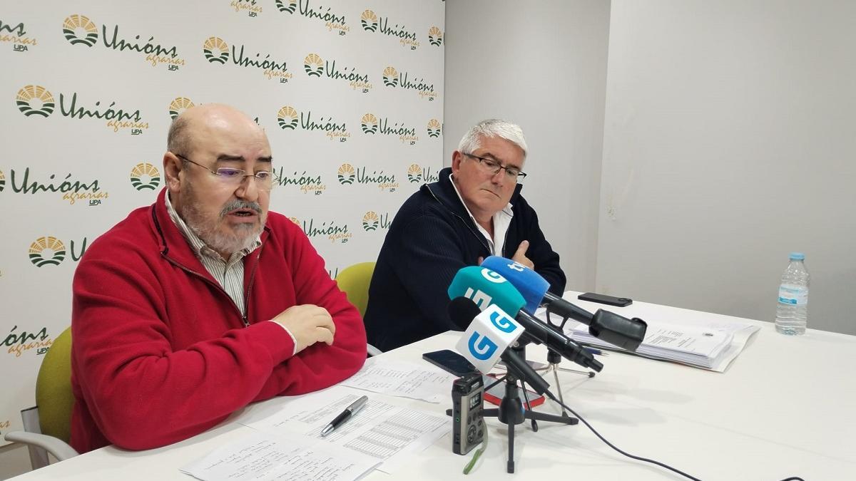 Roberto García (i) y Félix Porto en rueda de prensa en la sede de UUAA en Santiago