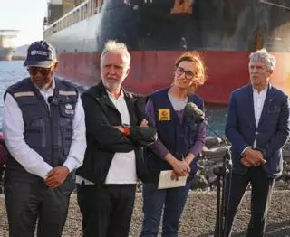 Un dels 14 espanyols del creuer dona positiu al començar la quarantena