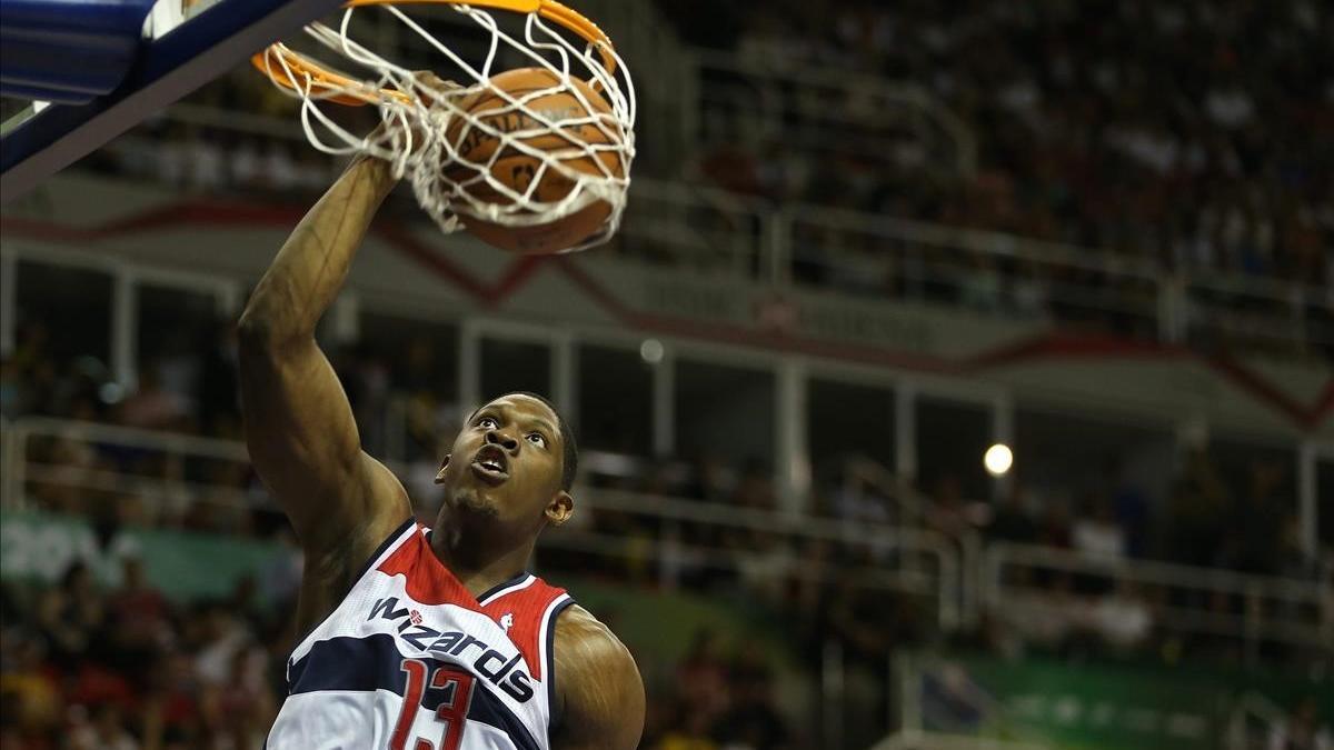 Kevin Seraphin, en acción, con la camiseta de Washington