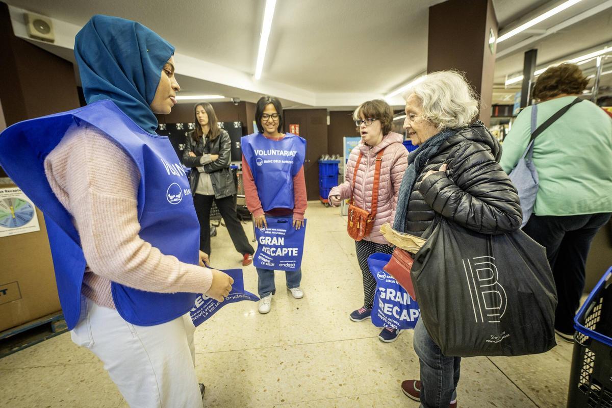 Empieza la recogida solidaria de alimentos del Gran Recapte