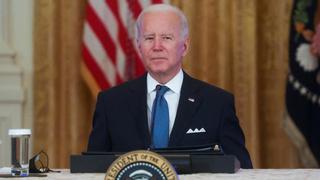 Biden llama "estúpido hijo de puta" a un periodista