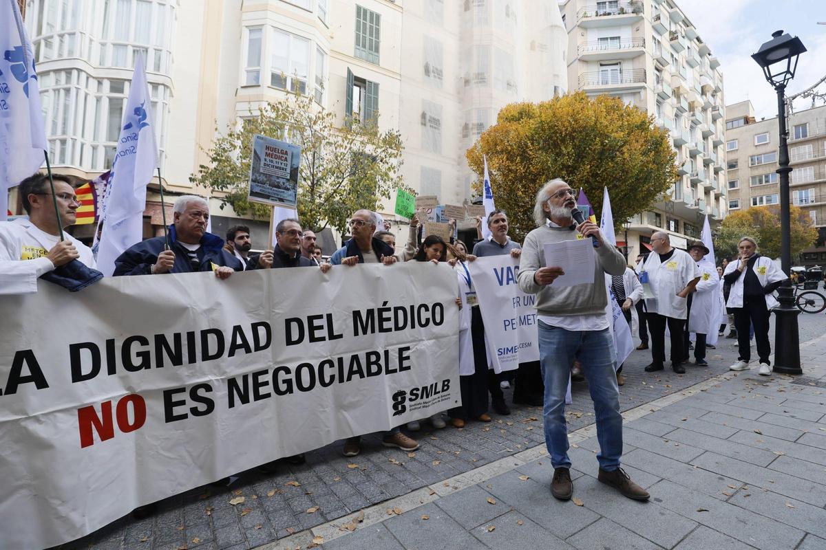 Protesta de médicos en Palma, frente a la Delegación del Gobierno, el pasado diciembre.