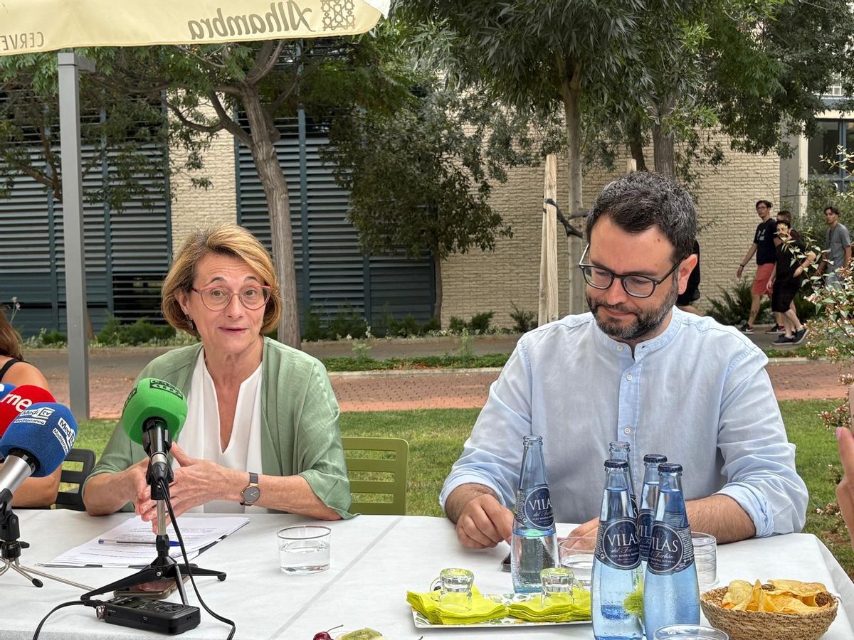 Eva Alcón, jutno a Francesc Esteve.