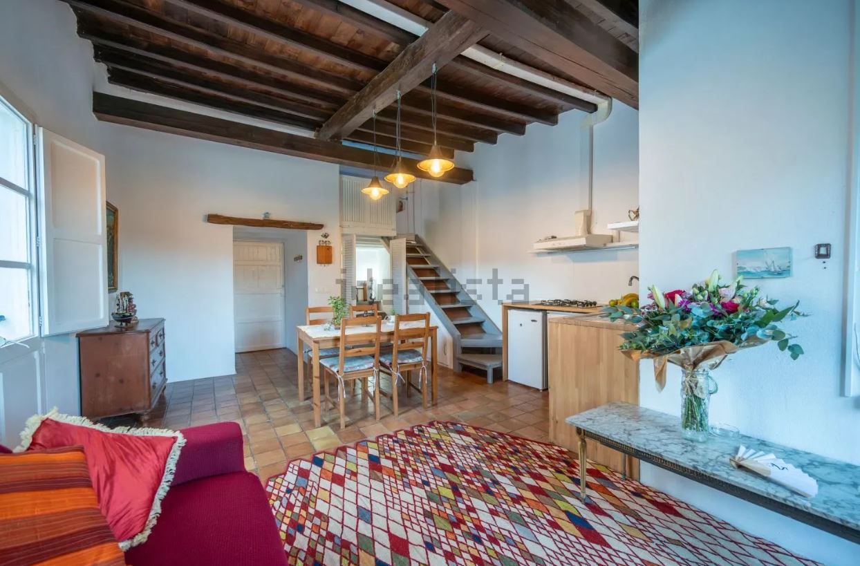 A la venta un edificio con dos apartamentos y negocio en Ibiza por 625.000 euros