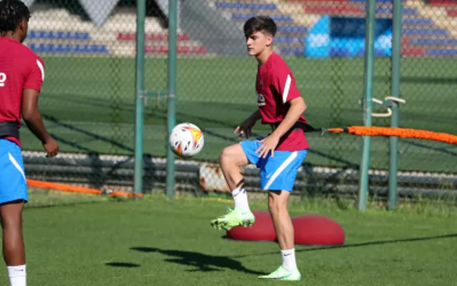 Entreno con estreno del pasado futuro del Barça