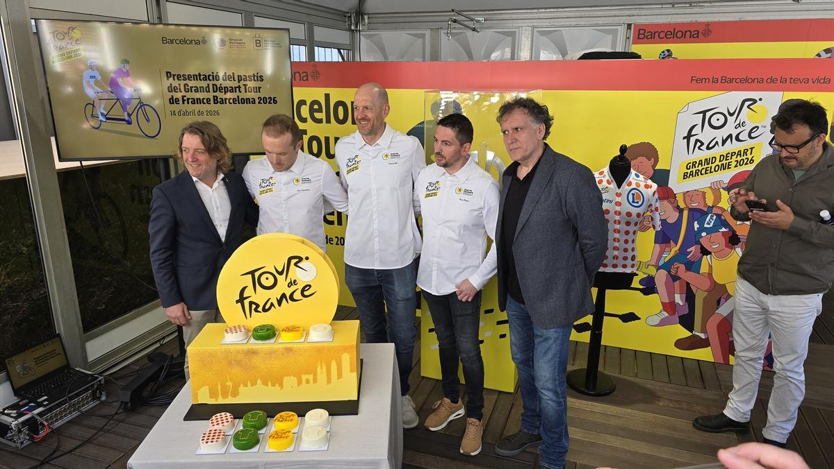 La presentació dels pastissets amb David Gil, al mig