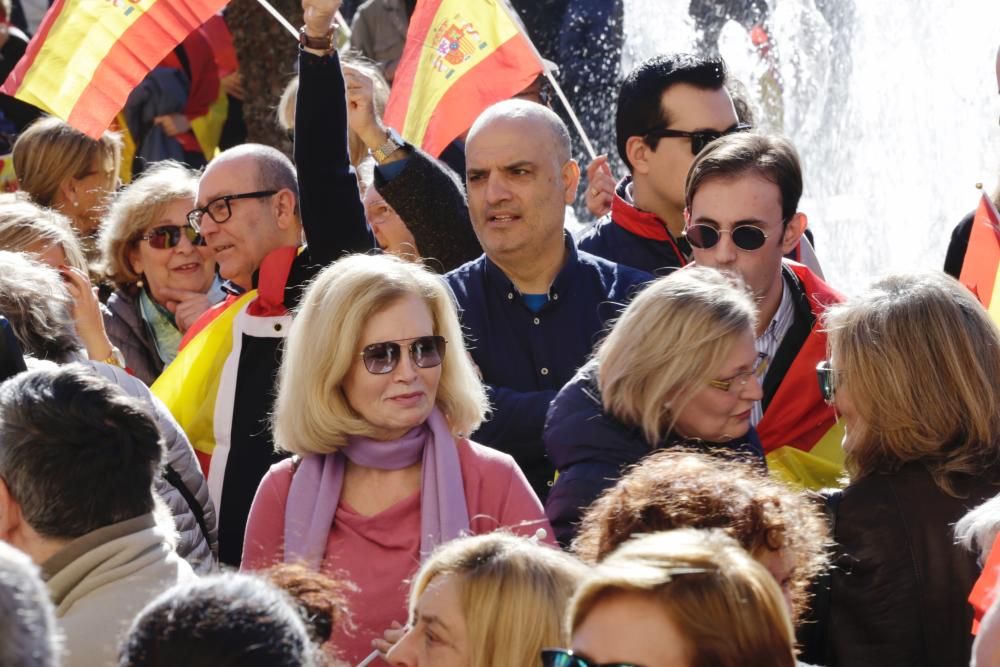 Más de 2.000 personas claman por "la unidad de España" frente al Ayuntamiento de Murcia