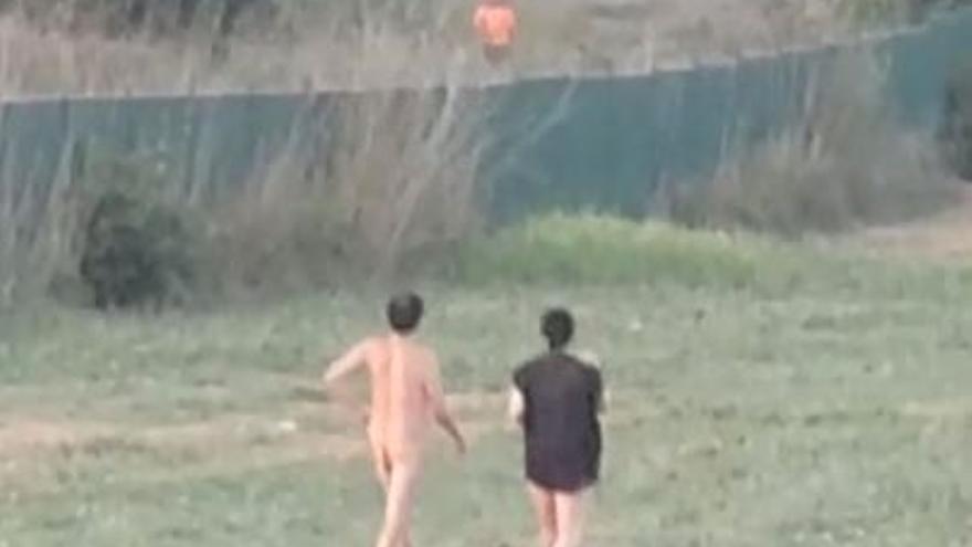 Mira aquí las fotos de los inquilinos nudistas de la casa municipal de Can Tomeu