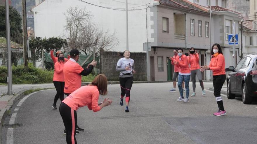 Carrera de relevos y de mascotas para animar la Navidad en Bueu