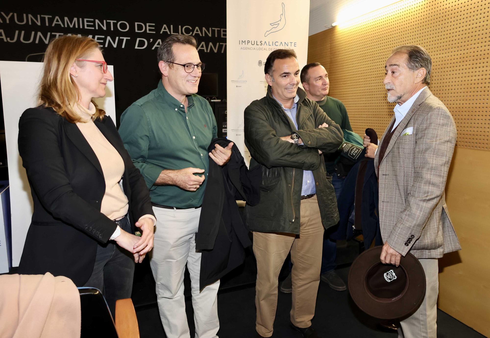 Luis Francisco Esplá y Carlos Marzal presentan la revista taurina "Quites" en Alicante