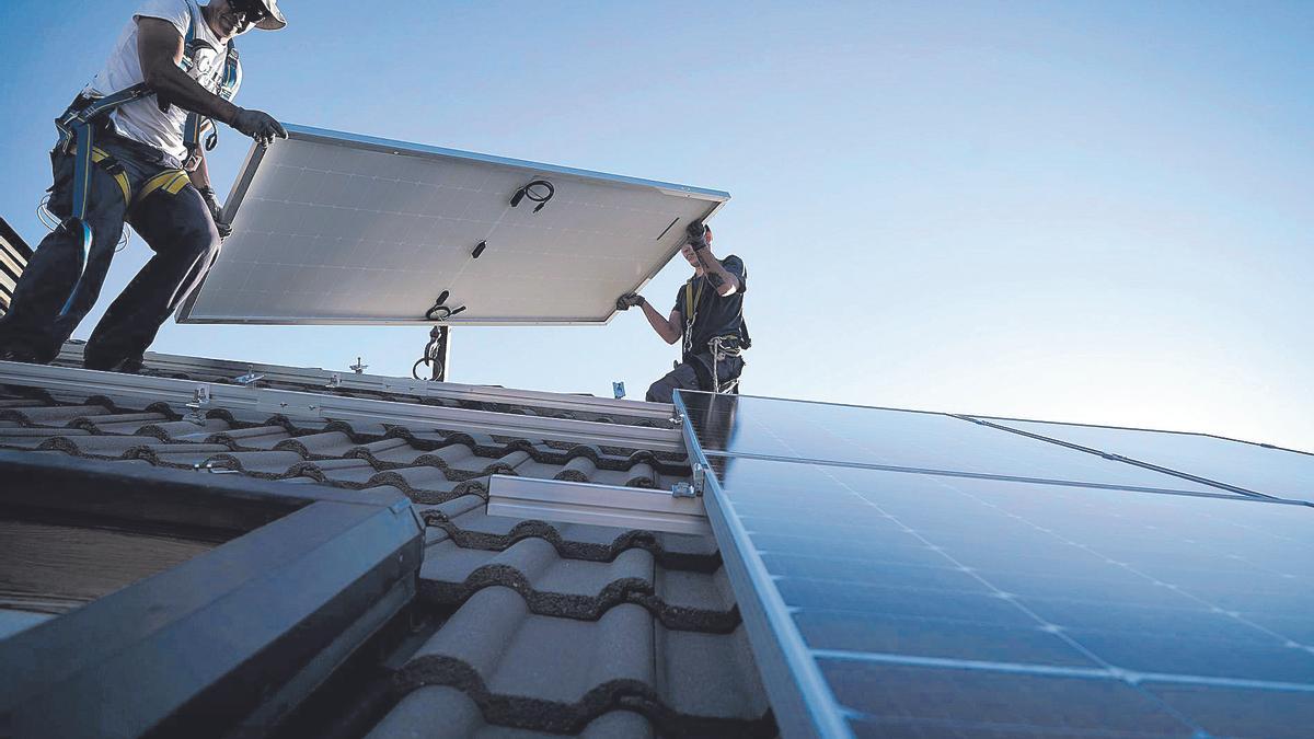 Mehr als 13.000 Anträge auf Förderung von Fotovoltaik stecken derzeit fest. | FOTO: SARA LEDO