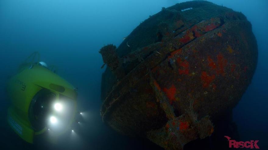 El submarí Ictineu 3 en plena exploració.