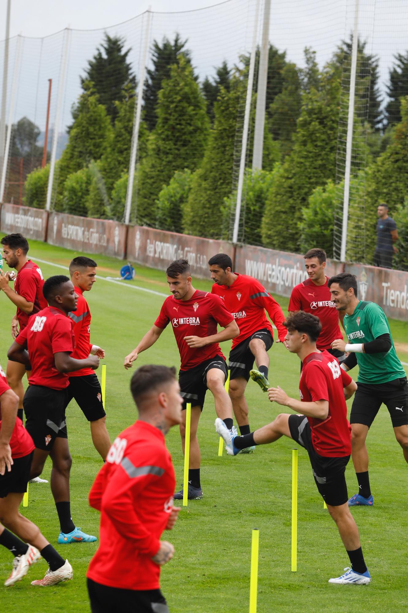 Irarragorri visita a Mareo y Cote y Jordan Carrillo se unen a los entrenamientos del Sporting