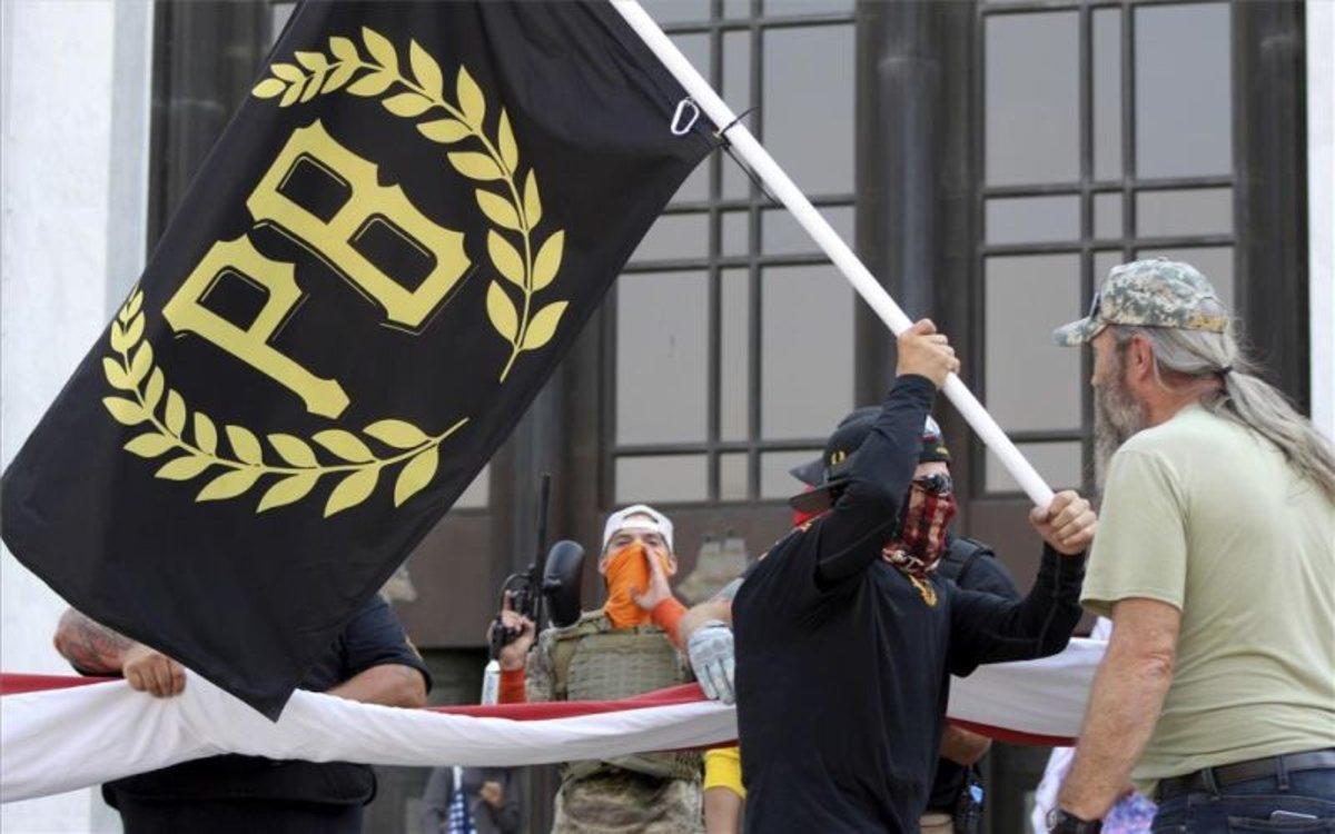 Miembros del grupo extremista, supremacista y neofacista Proud Boys. Miembros del grupo extremista, supremacista y neofacista Proud Boys.