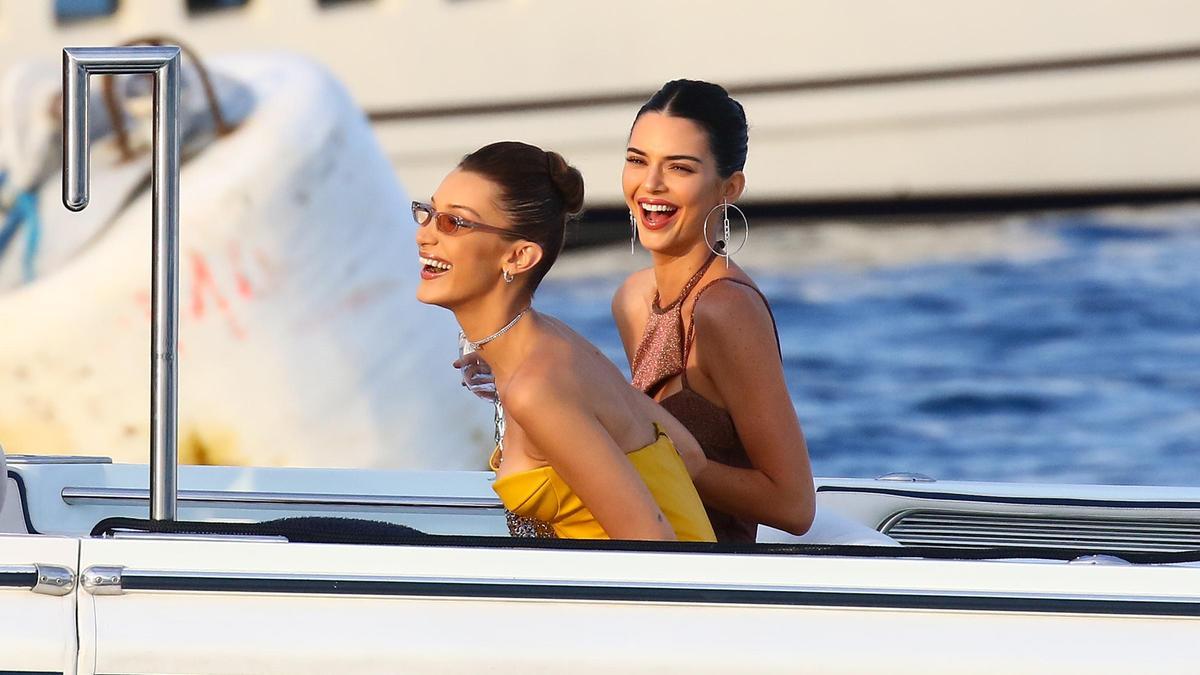 Bella Hadid y Kendall Jenner, fiestón en alta mar