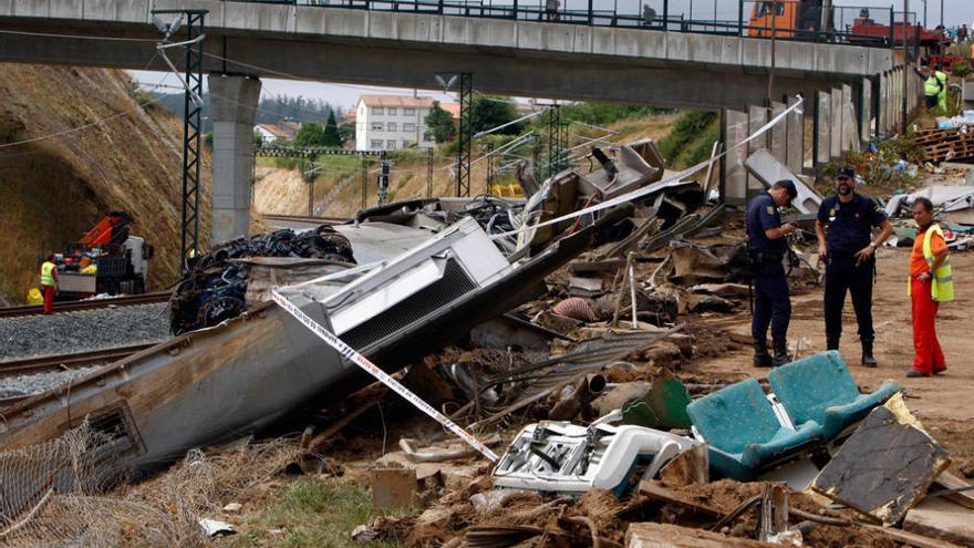 Restos del Alvia siniestrado en Angrois.