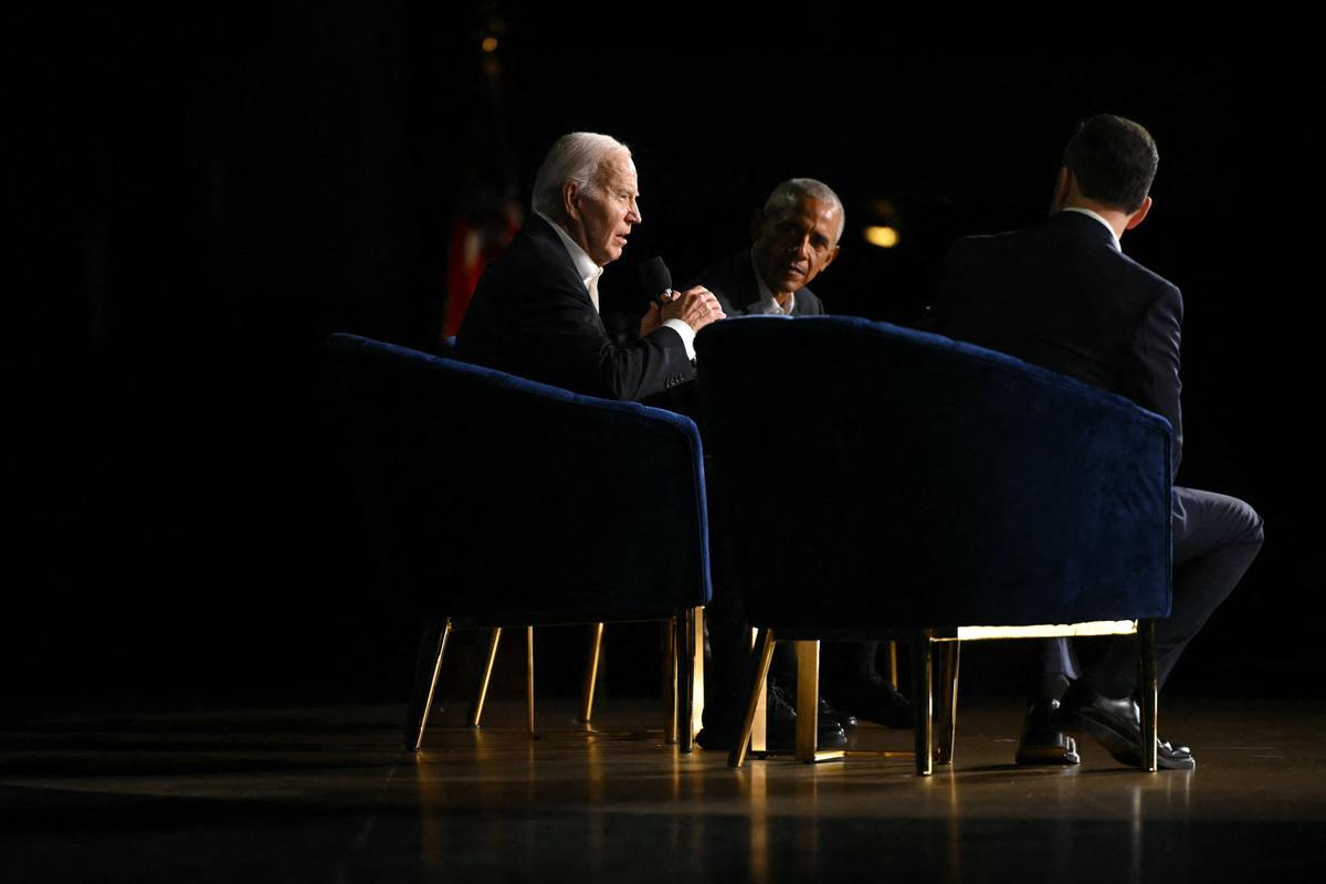 US President Joe Biden (L) speaks, flanked by US television host Jimmy Kimmel (R) and former US President Barack Obama onstage during a campaign fundraiser at the Peacock Theater in Los Angeles on June 15, 2024. (Photo by Mandel NGAN / AFP)