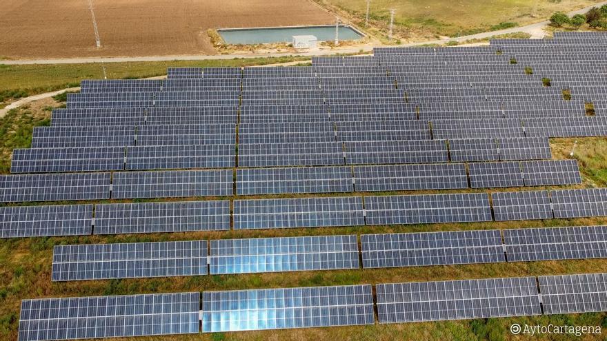 La nueva planta fotovoltaica La Asomada dará suministro a unas 3.000 familias de Cartagena