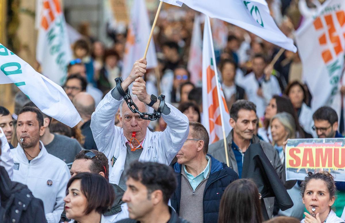 Los médicos toman el centro de Alicante Los médicos toman el centro de Alicante