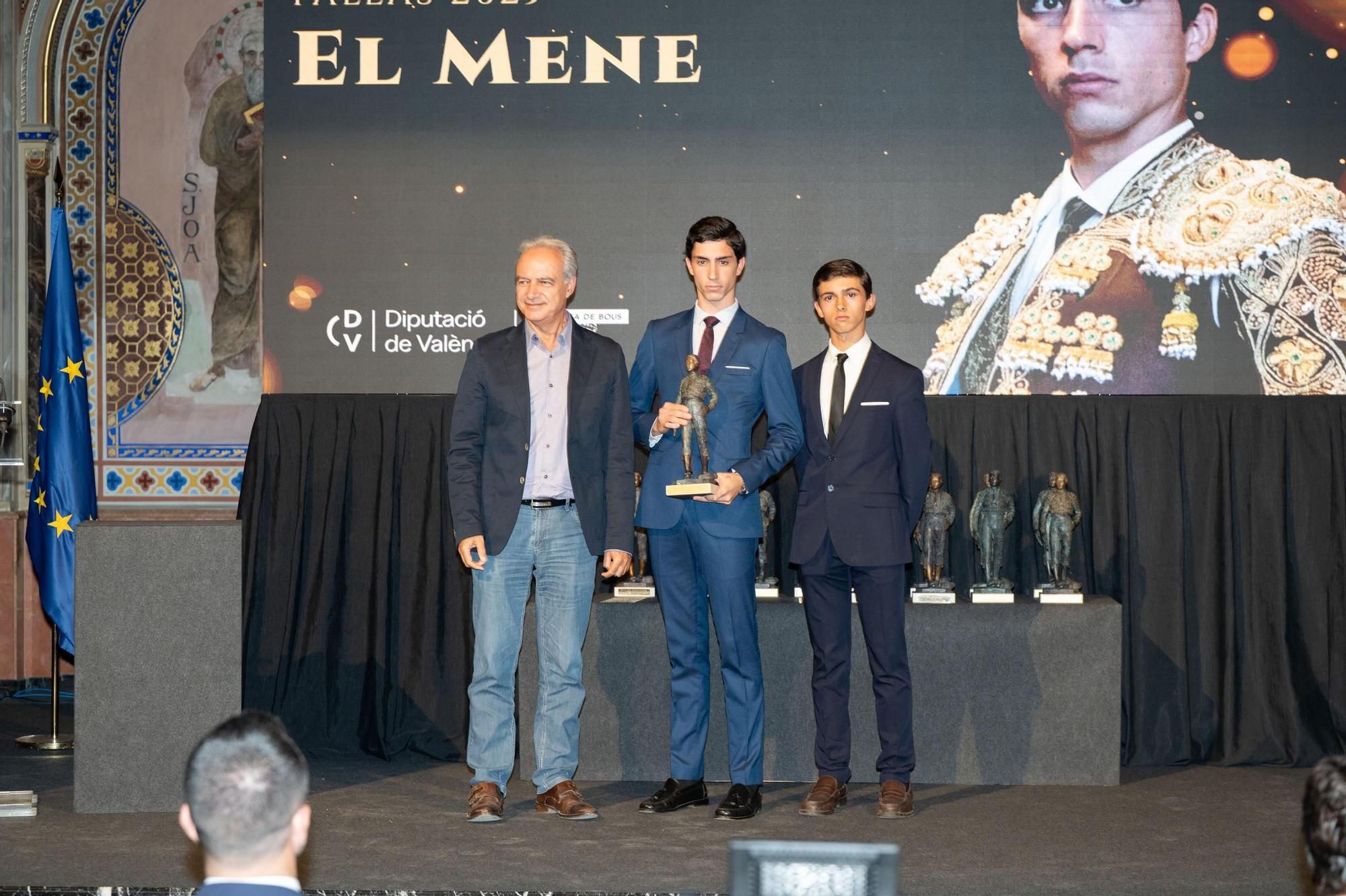 La gala de los premios taurinos de la Diputación de Valencia con Roca Rey, en imágenes