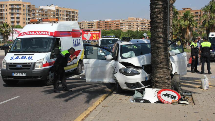 Cinco heridos en un accidente en la rotonda de Tres Cruces de Valencia