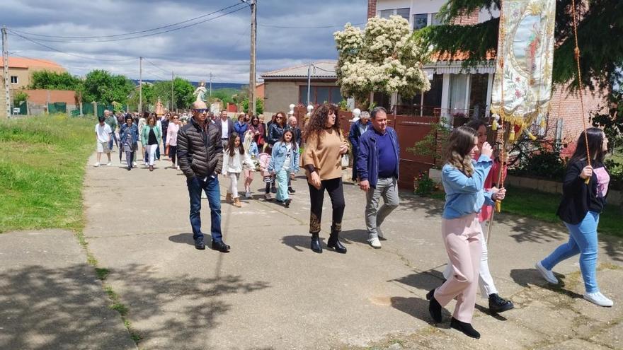 GALERÍA | La procesión de Santa Bárbara en Arrabalde, en imágenes