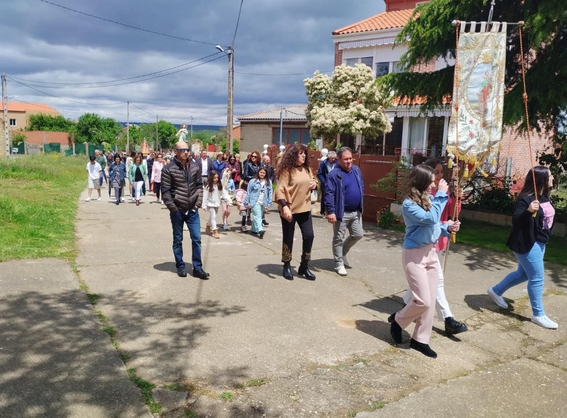 GALERÍA | La procesión de Santa Bárbara en Arrabalde, en imágenes