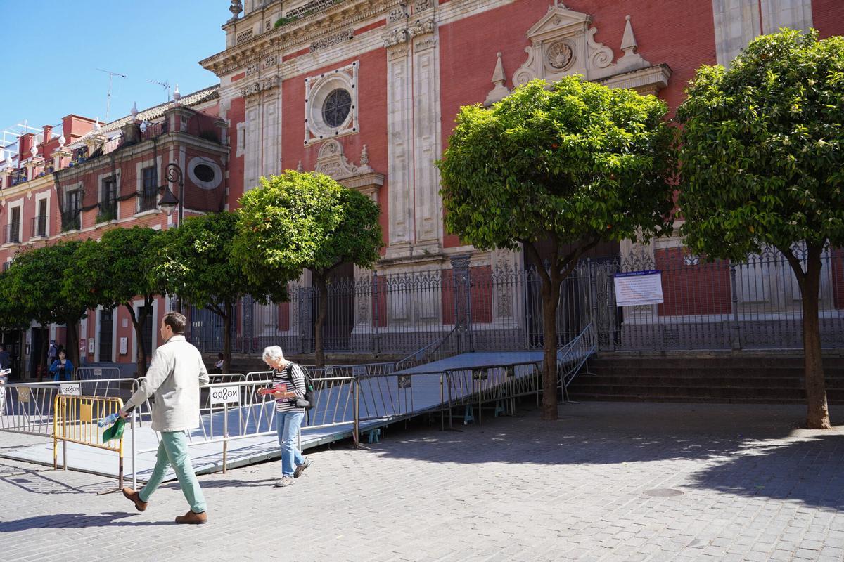 Rampa preparada para el Domingo de Ramos de la Iglesia Colegial del Divino Salvador