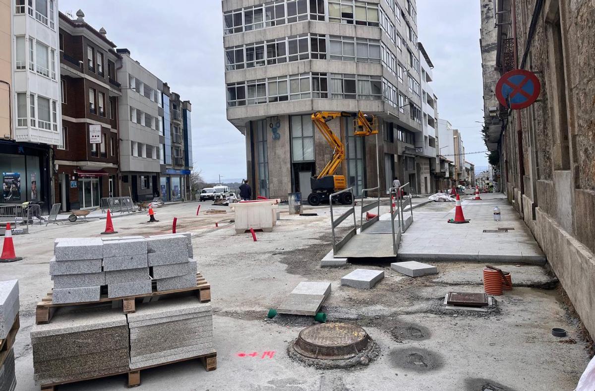 Avanzan los trabajos de peatonalización en la Praza de Galicia. | N.C.