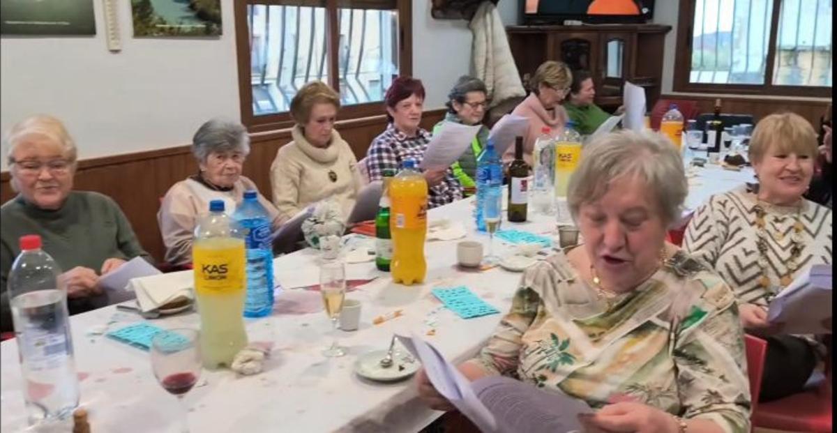 Los mayores disfrutaron con el concierto.