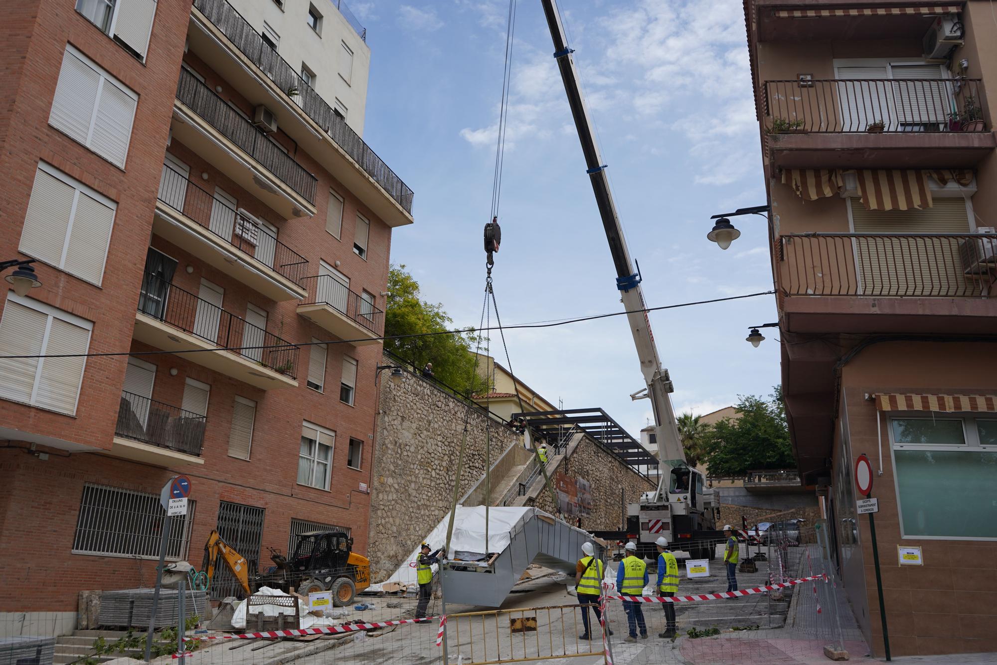 Inician el montaje de las escaleras mecánicas del Mercat de Ontinyent