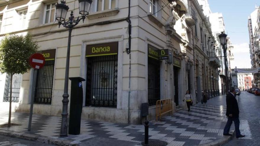 Oficina bancaria en la calle Montaña de Algemesí.