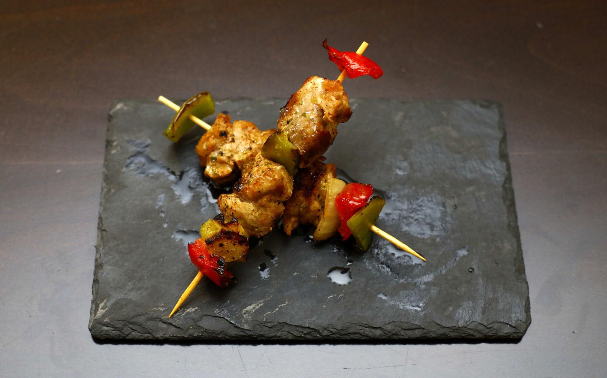 En imágenes | Bar 212, el negocio que lleva la tradición del juepincho a Las Delicias con tapas a 1€