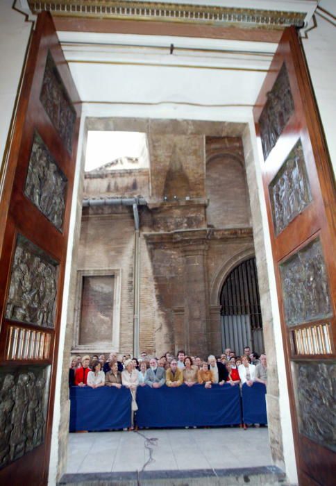 Inauguración de las puertas de bronce de la Basílica en 2005